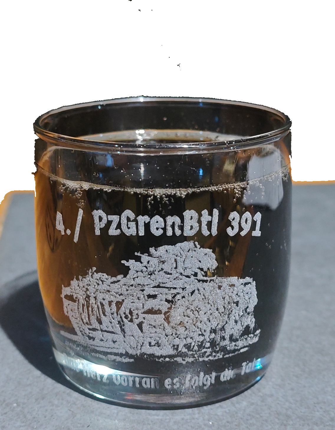 Whiskyglas der Sonderklasse Gravierte Glasplatte mit Panzerbild und Beschriftung der Panzergrenadierbataillon 391.