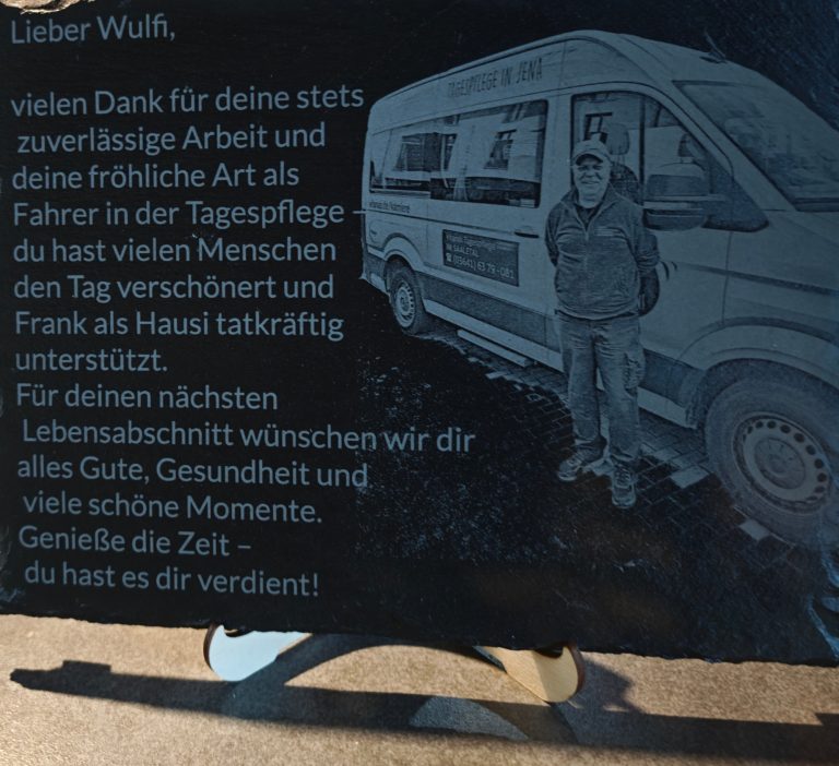 Abschied in die Rente Dankeskarte mit Bild eines Mannes neben einem Wohnmobil, Dank für seine Arbeit als Fahrer.